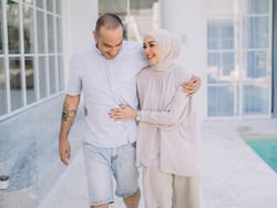 Tertunduk Lesu, Istri Antar Gary Iskak untuk Disalatkan Menuju Pemakaman