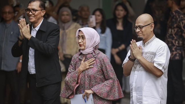 Mantan Direktur Utama PT ASDP Ira Puspadewi dan rekan-rekannya resmi bebas setelah mendapat rehabilitasi oleh Presiden Prabowo.