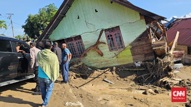 Bank Syariah Indonesia (BSI) salurkan bantuan darurat untuk korban banjir dan longsor di Aceh, termasuk perahu karet, sembako, dan alat komunikasi.