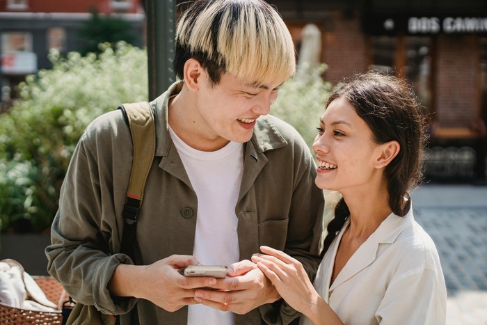 Apa gambar yang pertama kamu lihat? Tes ilusi optik di atas akan ungkap love language yang jadi kelemahan kamu.