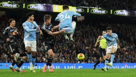 FOTO: Pesona Phil Foden Antar Man City Menang Dramatis Lawan Leeds