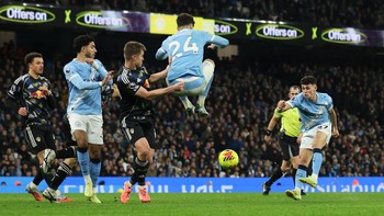 FOTO: Pesona Phil Foden Antar Man City Menang Dramatis Lawan Leeds