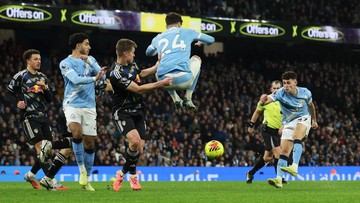 Liputan Olahraga CNN Sport : FOTO: Pesona Phil Foden Antar Man City Menang Dramatis Lawan Leeds