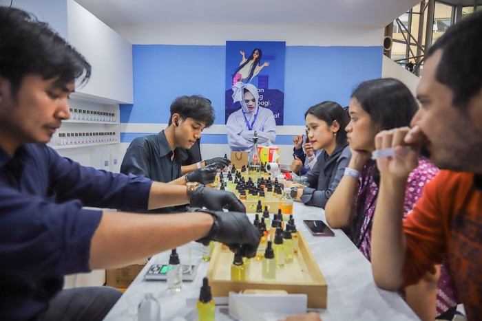 Kamu bisa mengikuti berbagai challenge interaktif, membuat cupcake bareng Delicakes, dan menghadiri workshop pembuatan parfum bersama Kest Studio. Kehadiran Delicakes dan Kest Studio selaku UMKM dari komunitas Facebook menunjukkan kreativitas dan kolaborasi lokal.