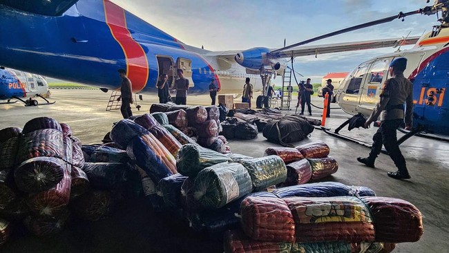 Mabes Polri kirim bantuan logistik untuk korban bencana di Aceh, Sumut, dan Sumbar. Bantuan mencakup makanan, obat-obatan, dan peralatan evakuasi.