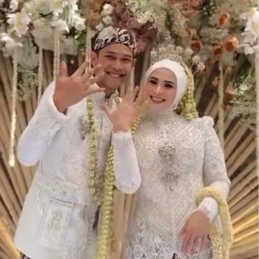 Resmi Menikah, Ini Sosok Firly Assyifa Istri Fajar Alfian