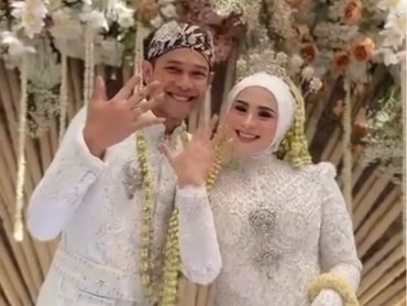 Resmi Menikah, Ini Sosok Firly Assyifa Istri Fajar Alfian