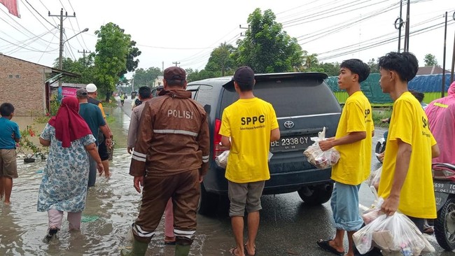 Jadwal MBG di 2 SPPG Polri diubah ketika sekolah terhenti akibat banjir dan longsor. Suplai makanan pun dialihkan sepenuhnya kepada korban terdampak di Sumut.