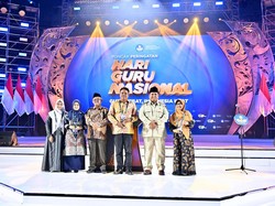 Prabowo Beri Penghargaan ke 3 Guru Inspiratif di HGN 2025