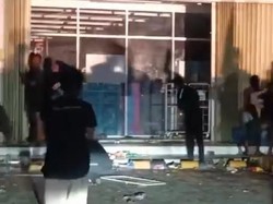 Diduga Karena Belum Dapat Bantuan, Warga Jarah Minimarket di Tapteng