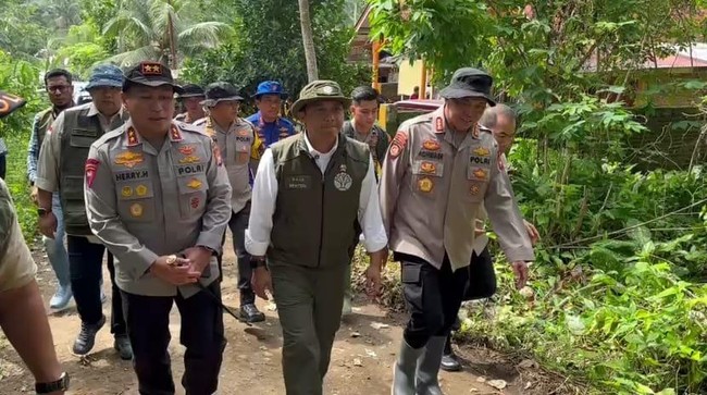 Menteri Kehutanan Raja Juli Antoni menyatakan siap menerima kritik dan evaluasi terkait pengelolaan hutan usai masa tanggap darurat bencana Sumatra selesai.