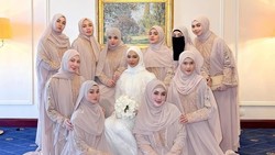 Tak Ada Keanu, Ini 7 Foto Selebriti yang Jadi Bridesmaid & Groomsmen Pernikahan Dara Arafah