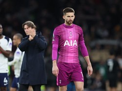 Pelatih Spurs Bela Vicario yang Disemprot Fans usai Blunder
