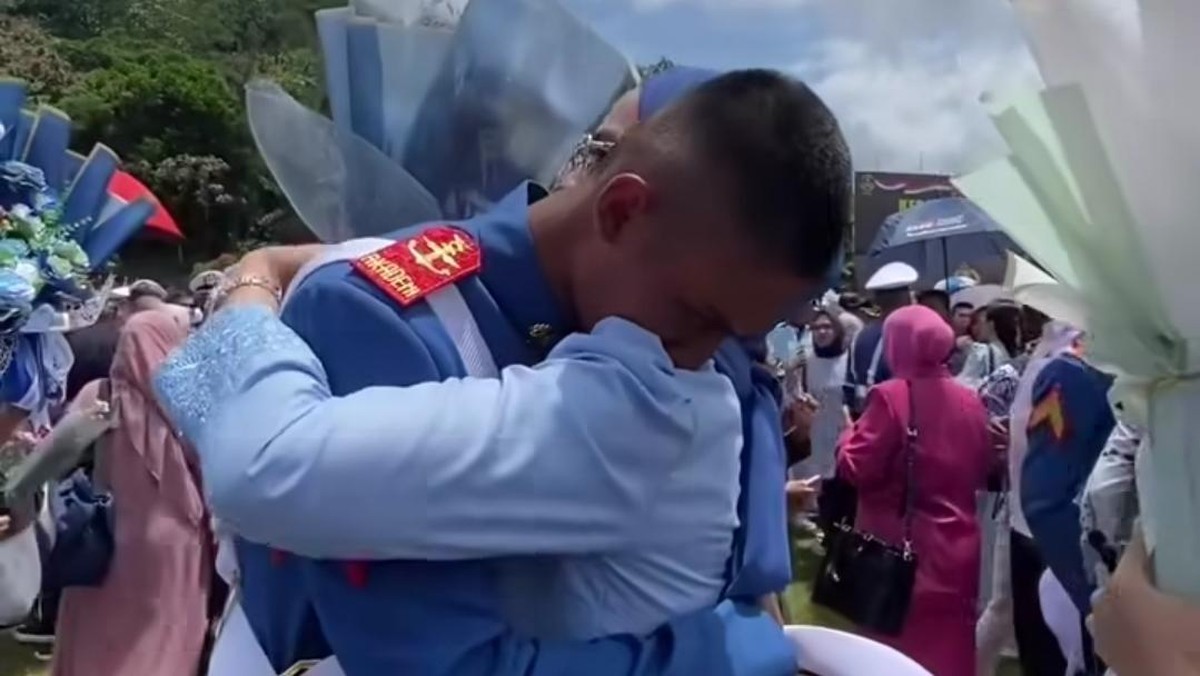 Anak Ibnu Jamil&comma; Dhofin&comma; menjalani Wisuda Prabhatar 2025 Akademi TNI-Akpol&comma;