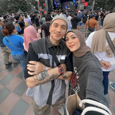Respons Richa Novisha soal Wanita Rambut Biru yang Live di Pemakaman Gary Iskak