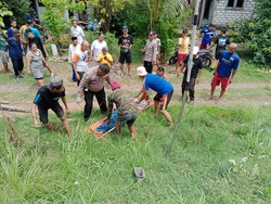 Balita Jadi Sebatang Kara Usai Ayah, Ibu-2 Kakak Tertabrak KA di Pasuruan