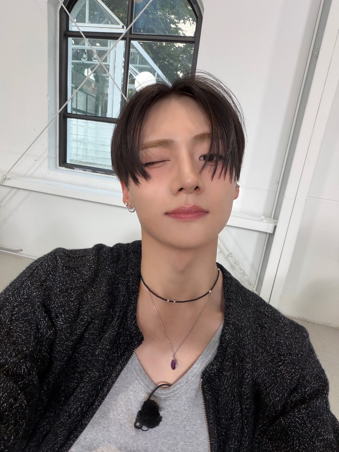 Setelah batal debut di bawah naungan BIGHIT MUSIC, ia sempat kerja paruh waktu di sebuah coffee shop sebelum kemudian bergabung dengan GRID Entertainment bersama Leo dan mengikuti survival show Korea Selatan. / Foto: x.com/ALD1_official