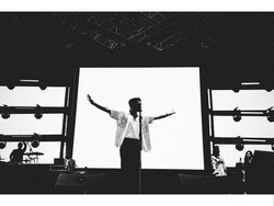 Lirik Lagu Peluk - Afgan