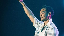 Lirik Lagu Sebentar - Afgan