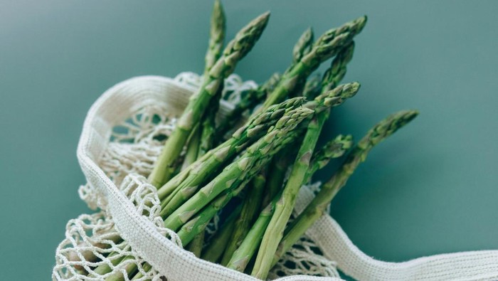 Sayuran tinggi fruktan dan galaktan. Karbohidrat tersebut sulit dipecah dan bisa menyebabkan perut buncit.