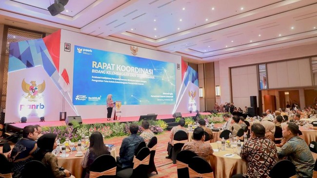 Wakil Bupati Klaten, Benny Indra, hadir dalam rakor birokrasi Jateng. Fokus pada penyederhanaan struktur dan kolaborasi untuk efisiensi pemerintahan.