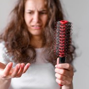 5 Cara Efektif Mengatasi Rambut Rontok, Bisa Dicoba di Rumah!
