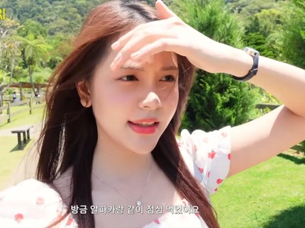 Momen Carmen H2H Habiskan Waktu Bersama Keluarga di Bali, Masak Mi Instan hingga Lahap Nasi Padang