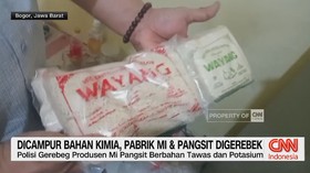 VIDEO: Dicampur Bahan Kimia, Pabrik Mi dan Pangsit Digerebek