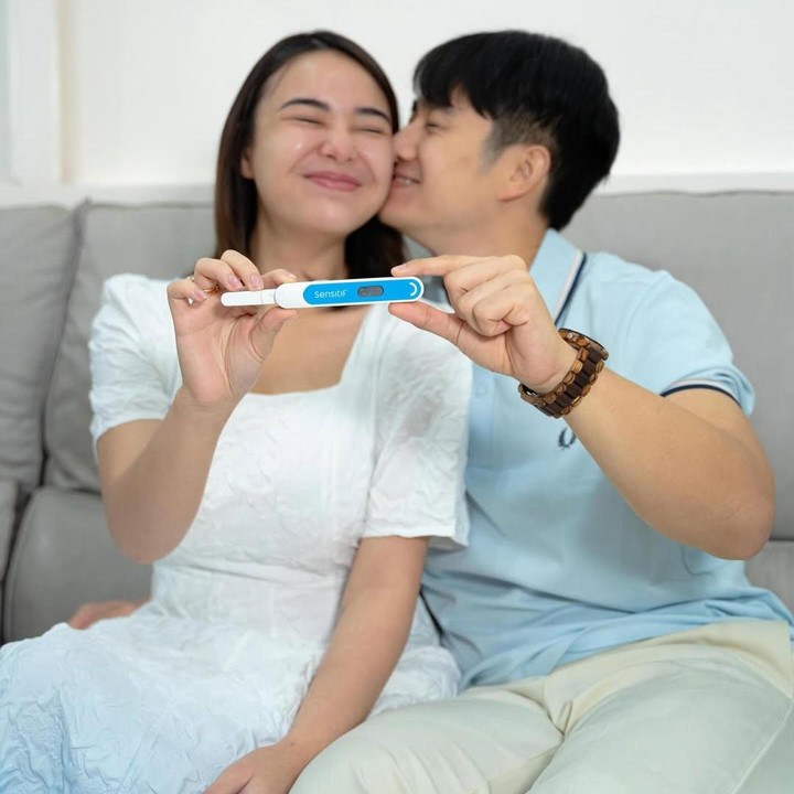 <p>Pada akhir November 2025, artis Amanda Manopo mengumumkan kehamilannya dengan mengunggah foto bersama suaminya Kenny Austin di Instagram. Dalam unggahan ini, Amanda Manopo juga memamerkan hasil test pack positif. "Setelah banyak musim dalam hidupku, akhirnya Tuhan percayakan aku sebuah anugerah terbesar: menjadi seorang ibu. <em>Baby, we can't wait to meet you. Hai onty uncle</em>," tulis perempuan 26 tahun ini. Perlu diketahui, Amanda Manopo resmi menikah dengan Kenny Austin pada 10 Oktober 2025. (Foto: Instagram @amandamanopo)</p>