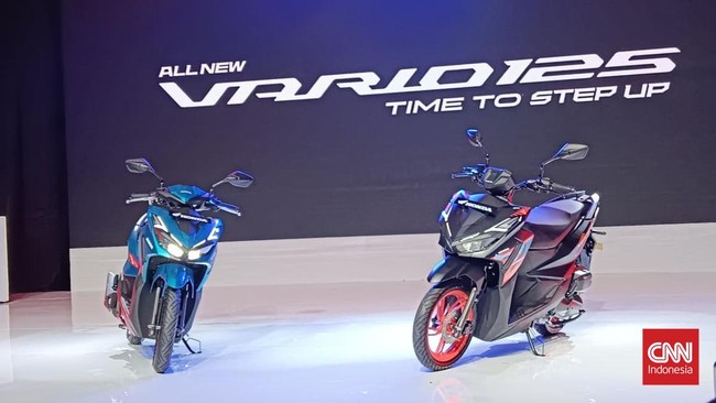 Honda Vario 125 mengalami penyegaran, termasuk penambahan varian baru Vario Street yang berciri setang naked.