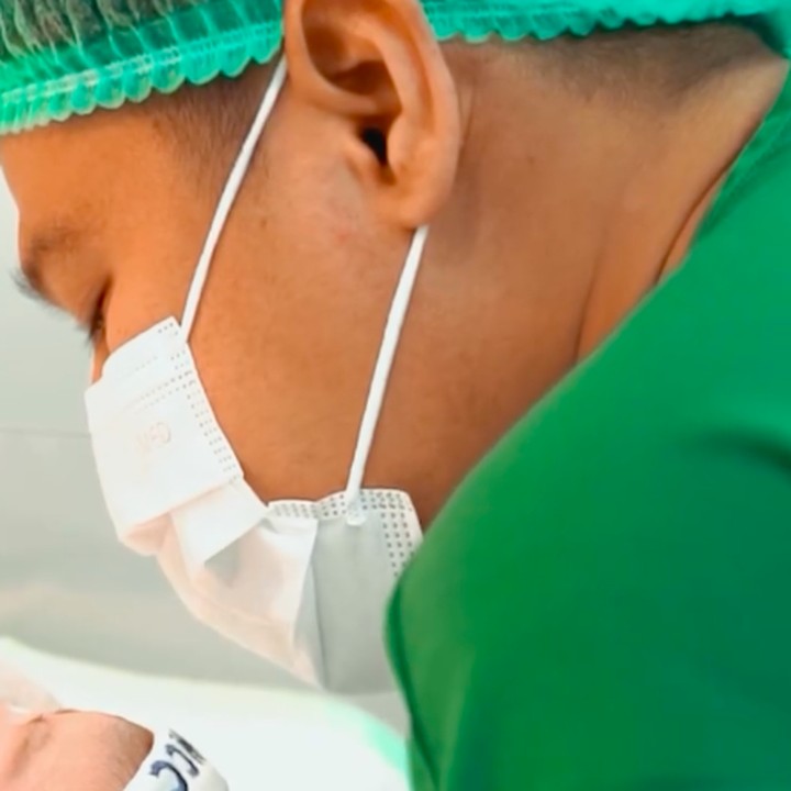 <p>Ucapan selamat juga mengalir dari rekan artis dan penyanyi di kolom komentar unggahan video Nino. "<em>MasyaAllah tabarakallaah</em> selamat menjadi bapak dan ibu untuk kalian berdua, selamat berbahagia yaaa," tulis Nola B3. "Yeaaaa <em>Alhamdulillah</em> aki Armand dpt cucu <em>hehehe</em> selamat yah @ninokayam didoain jd anak shalehah," ungkap vokalis Gigi, Armand Maulana. "Selamaaat Berbahagia," ujar penyanyi Yuni Shara. (Foto: Instagram @ninokayam)</p>