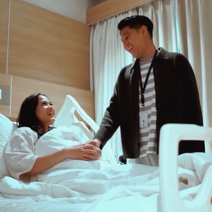 <p>Kabar bahagia datang dari anggota grup musik RAN, Anindyo Baskoro atau Nino. Pria 38 tahun ini baru saja dikaruniai anak pertama berjenis kelamin perempuan. Sang istri Dhabitannisa Auni atau Ica melahirkan anak pertama mereka pada Jumat (28/11/25), Bunda. (Foto: Instagram @ninokayam)</p>