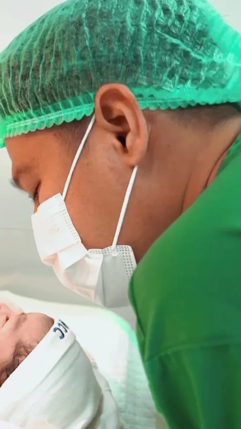 Istri Nino RAN Melahirkan