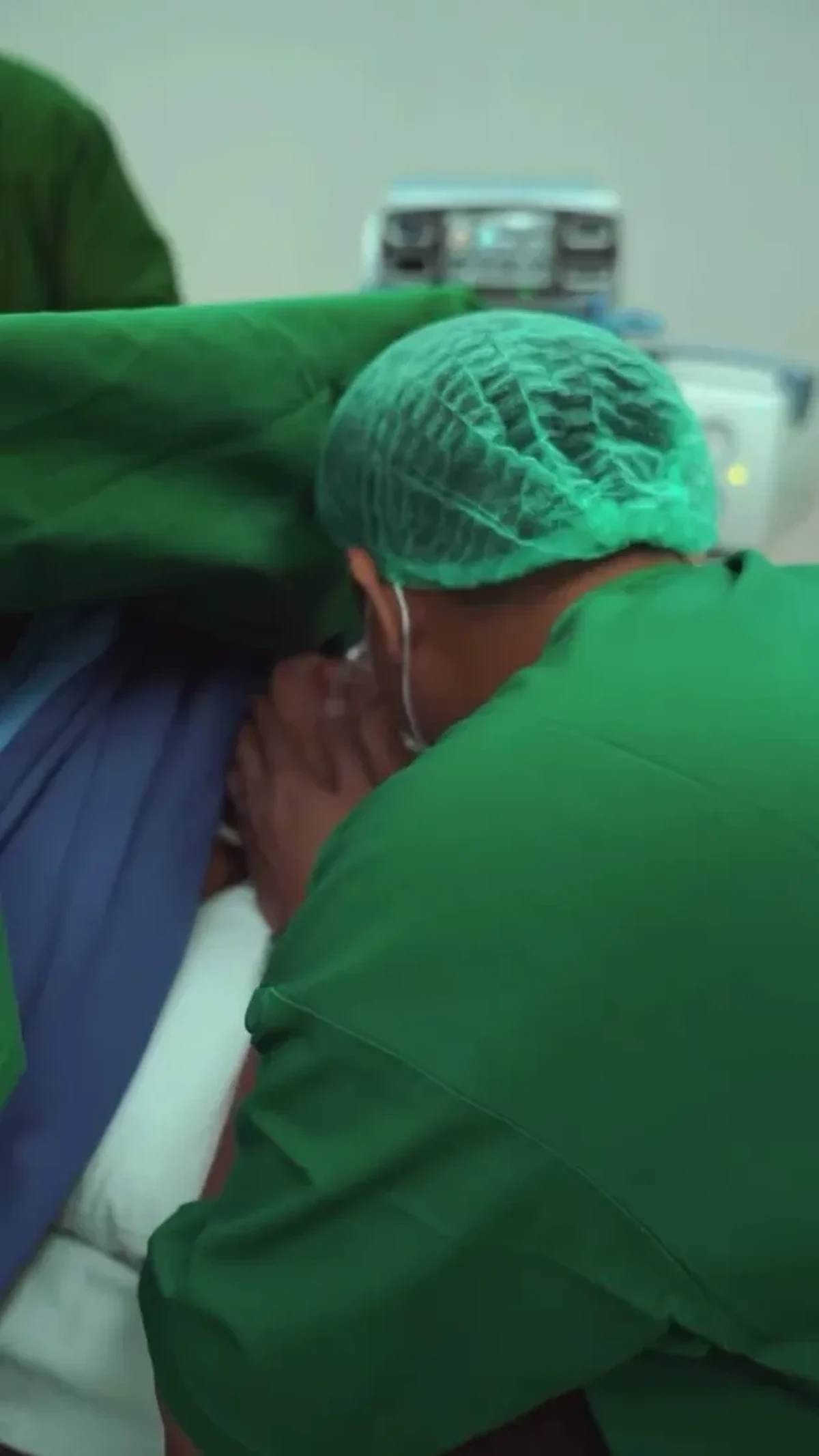 Istri Nino RAN Melahirkan