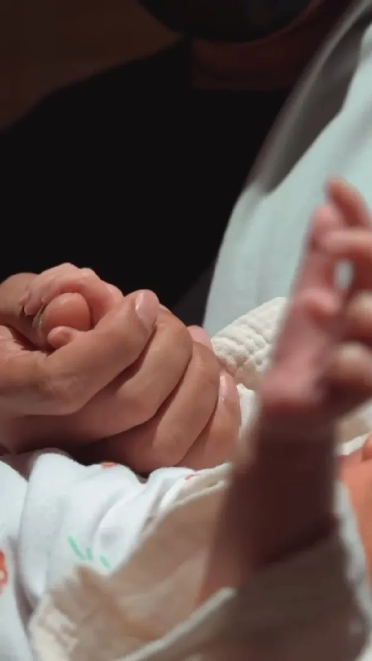 Istri Nino RAN Melahirkan