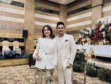 Joanna Alexandra Unggah Potret Matching Outfit dengan Pasangan Baru