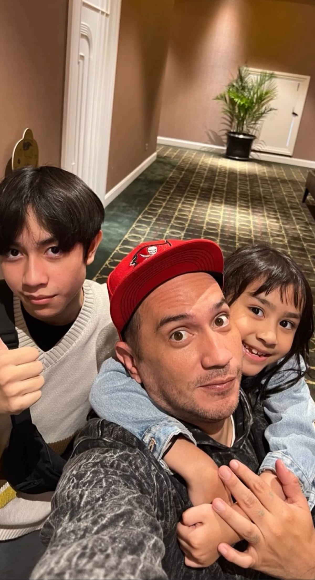 Kebersamaan Gary Iskak dan Anak