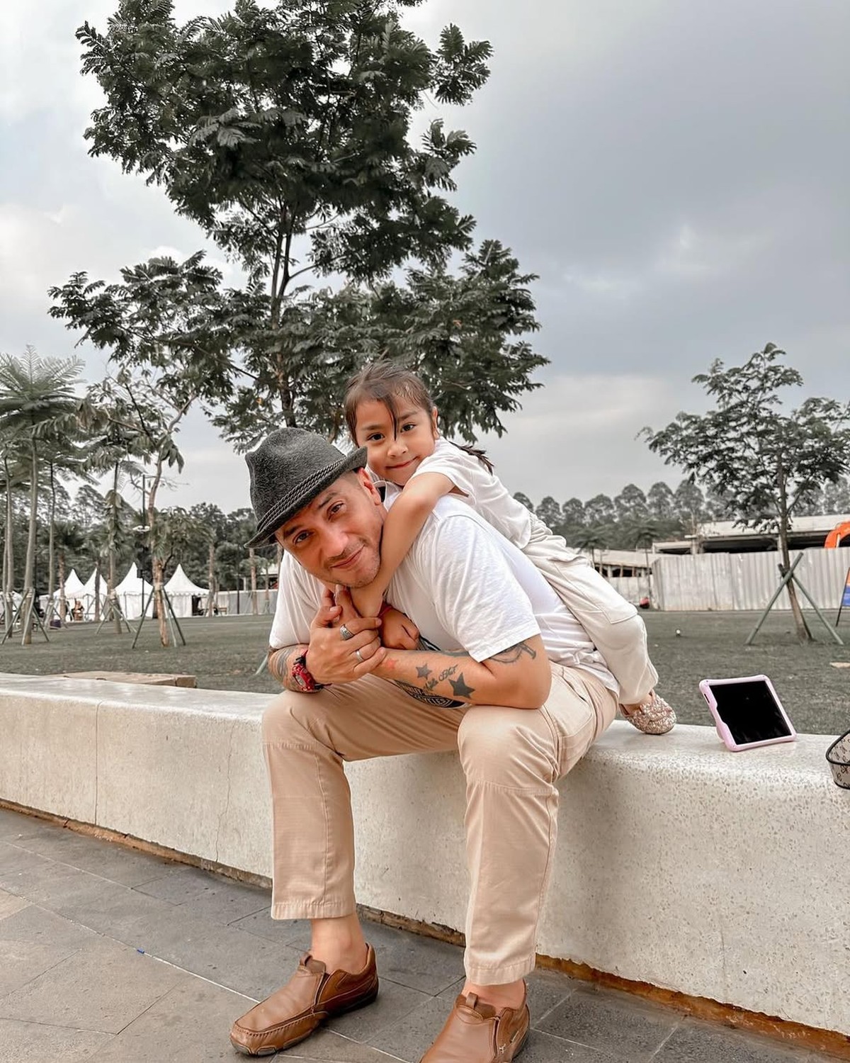 Kebersamaan Gary Iskak dan Anak