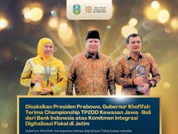 Khofifah Terima Penghargaan TP2DD dari BI Disaksikan Presiden Prabowo