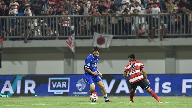 Thom Haye semringah bisa cetak gol dan membawa Persib Bandung menang 4-1 atas Madura United pada lanjutan Super League, Minggu (30/11).