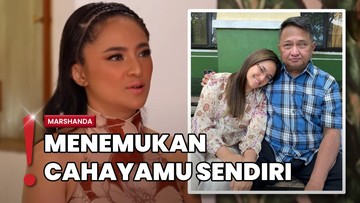 Berita Seputar Selebriti Insertlive Terkini : Momen Pilu Marshanda Antarkan Sang Ayah ke Peristirahatan Terakhir 
