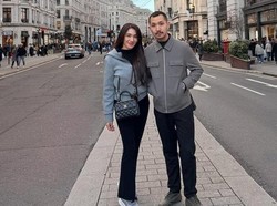 Ekspresi 'Dingin' Disorot, 7 Potret Angel Karamoy & Gusti Ega Liburan Bareng ke London