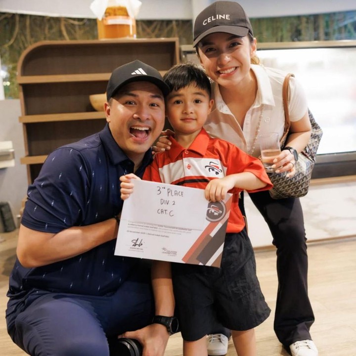 <p>Di usianya yang kini baru menginjak 5 tahun, Si Kecil ini sudah berhasil meraih juara ketiga dengan 33 anak yang ikut berkompetisi, Bunda. Momen bahagia ini pun diabadikan langsung lewat unggahan di Instagram Chelsea dan Glenn. (Foto: Instagram @chelseaoliviaa)</p>