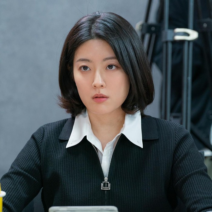 Setelah hampir sembilan tahun sejak drama 100 Days My Prince, Nam Ji Hyun akhirnya kembali ambil peran dalam serial sageuk. Kali ini, Nam Ji Hyun akan memerankan Hong Eun Jo, seorang tabib istana yang pemberani dan tidak mudah menyerah pada yang berkuasa.