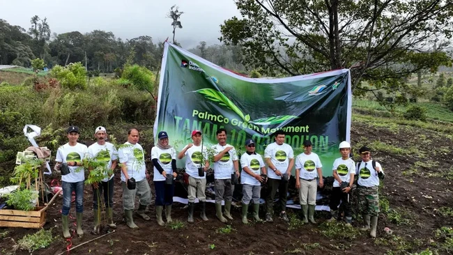 PTPN IV PalmCo sebagai Subholding dari PTPN III menanam 26 ribu pohon di 12 ribu provinsi guna mencegah dan mengurangi degradasi lingkungan.