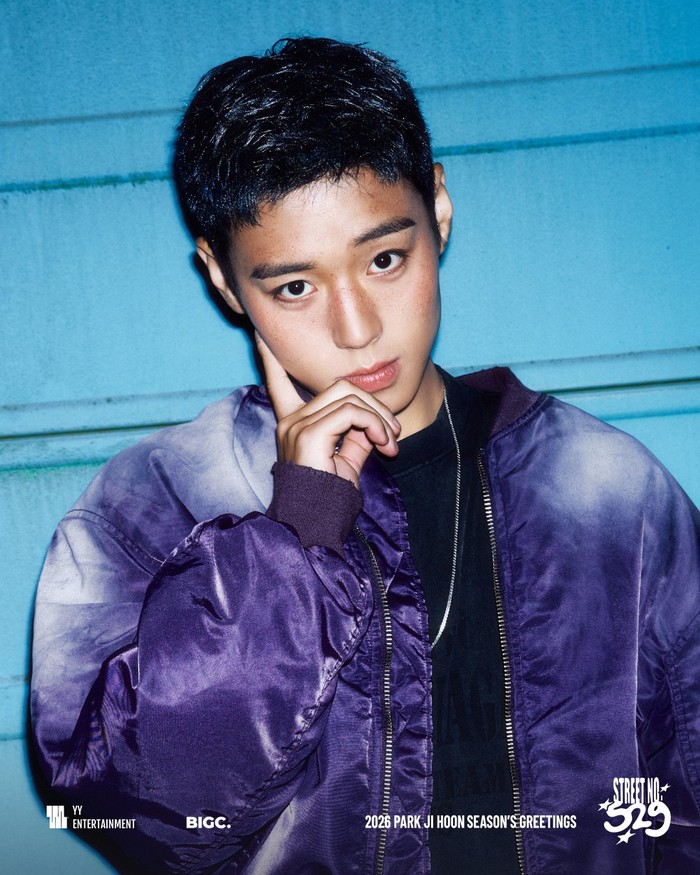 Para artis Korea, mau itu aktor dan aktris maupun grup K-Pop, biasanya akan merilis season’s greetings yang umumnya berisi kalender serta beberapa hal menarik lainnya setiap akhir tahun untuk menyambut tahun baru. / Foto: instagram.com/yy_ent