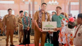 Hamenang Salurkan Bansos dalam Acara Sambung Rasa Kedungan Pedan