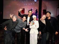 Viral Pernikahan Unik Gen Z: Dekor DVD Bekas, Menu Kaki Lima