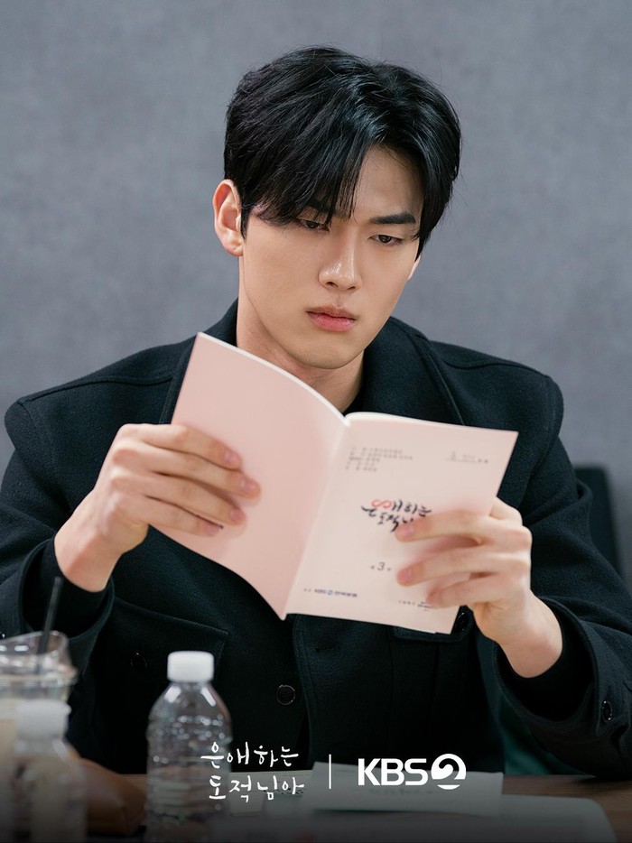 Setelah beberapa terakhir kerap menjadi peran pendukung dan cameo, Hong Min Ki akhirnya didapuk sebagai salah satu pemeran utama dalam To My Beloved Thief.