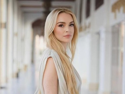 Potret Lindsay Lohan Dipuji Makin Cantik, Akui Lebih Bahagia Jalani Peran Jadi Bunda di Dubai